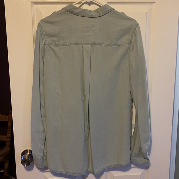 Brand new express button-down size M - Picture 7 of 7